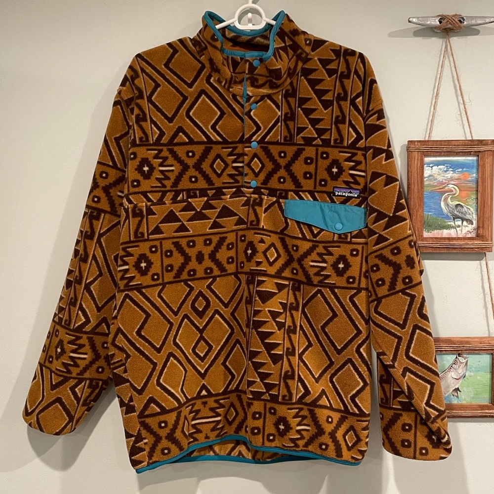 RARE PATAGONIA FLEECE WITH QUARTER BUTTON. BARELY WORN. SIZE MEDIUM